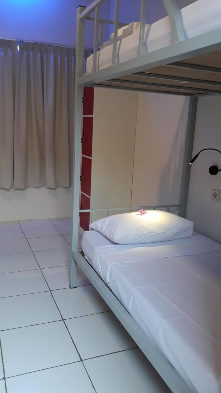 Bujang Lapuk Hostel セコトン エクステリア 写真