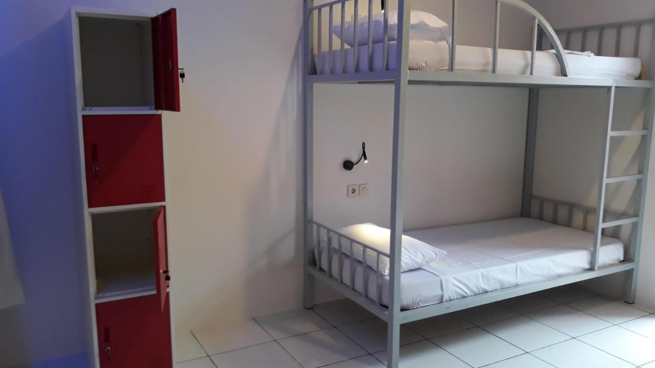 Bujang Lapuk Hostel セコトン エクステリア 写真