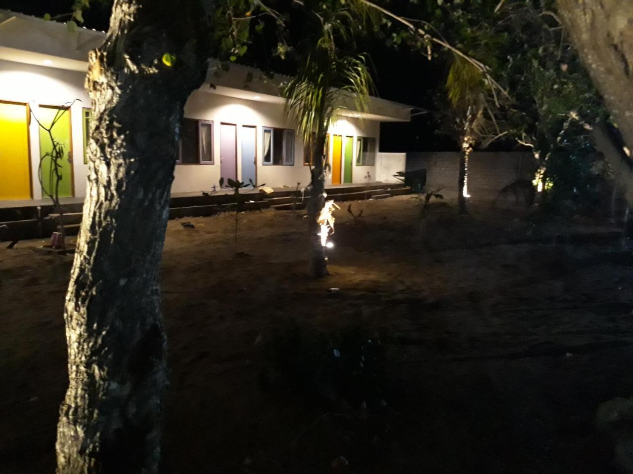 Bujang Lapuk Hostel セコトン エクステリア 写真